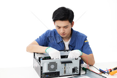 專(zhuān)注之手 一位年輕維修工的電腦檢修實(shí)錄